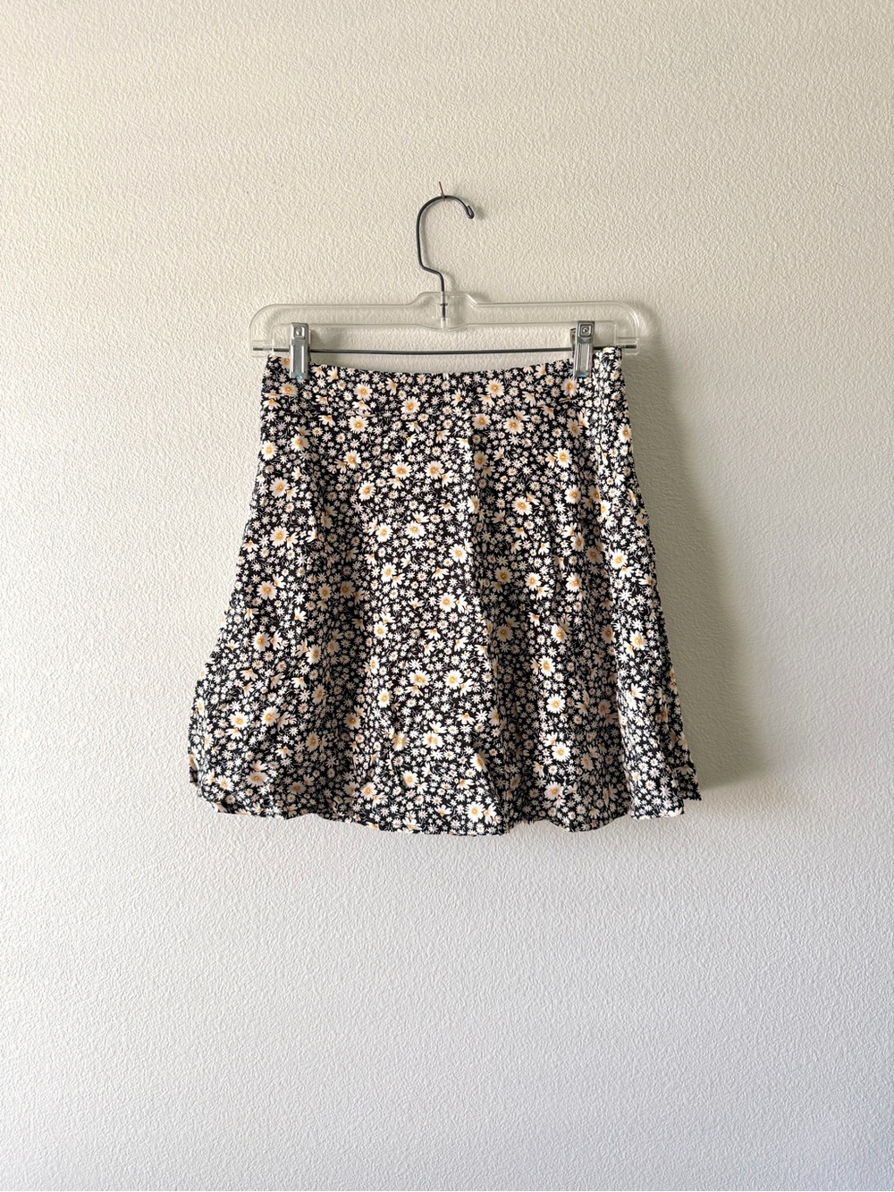 Women's Black Floral A-Line Skirt - Daisy Print